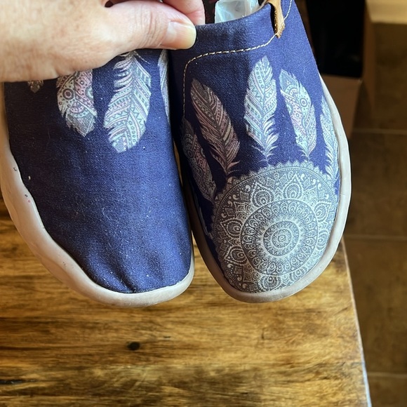 UIN Dreamcatcher Slip-On Shoes - Picture 10 of 13